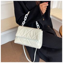 Designer handbag thick chain handle Shoulder bags women Diamond Lattice messenger bag luxury crossbody bag Lozenge solid Colour simple magnetic buckle HBP