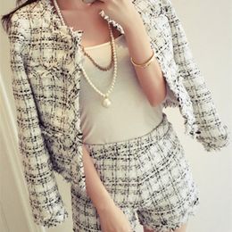 Women's suit autumn Tweed Two Piece Set Women Slim Plaid Short Fashion Fringed Trim Jacket Coat + Tassels Suit 220315