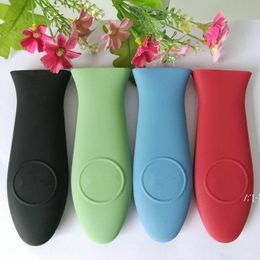 Simple And Durable Anti Skid Soft Non-Slip Silicone Hot Handle Holder Protecting Heat Resistant Pan Handle Cover DWA10732