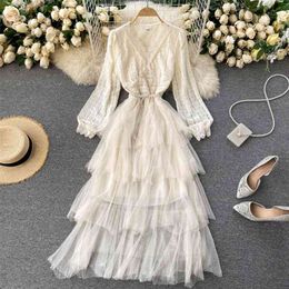 Women Fashion Court Retro Lace V-neck Long Sleeve Mesh Hook Flower A-line Dress Elegant Vintage Vestido De Mujer R870 210527