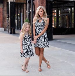 Family Matching Outfits Mother Daughter Dresses Clothing Girls Clothes Summer Short Sleeve Flower Kids Beach Dress