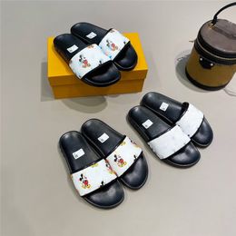 Designer Luxury Waterfront Slider Sandals Summer Flat-soled Golden Button Beach Slippers Lady Designer Leather Flat-soled Slippers with Box