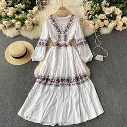 Bohemian Women Fashion Embroidery V-neck Long-sleeved High Waist Slimming Loose A-line Dress Clothes Vestidos R687 210527