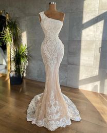 One Shoulder Mermaid Elegant Wedding Dresses for Bride Lace Applique Vestidos De Novia Civil Plus Size Bridal Gowns