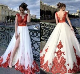 2022 Ivory Prom Dresses With Red Lace Applique Plus Size Scoop Neckline Ruched Custom Made Side Slit Tulle Pleats Evening Party Gown Formal Ocn Wear Vestidos 401