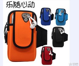 스포츠 가방 야외 hangbag 2021 패션 가방 남성과 여성을위한 스포츠를위한 다른 색상 캐주얼 가방