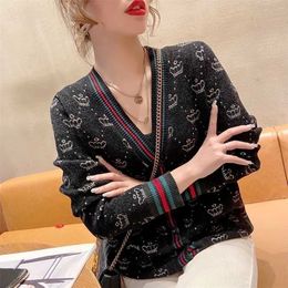 Women's Knitted Cardigan Contrast Colour Stripe Crown Pattern V Neck Button Long Sleeves Thin Sweater Wholesale Female Clothes 211103