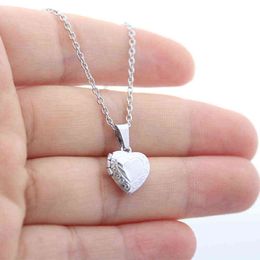1 Heart Shaped Photo Frame Pendant Necklace Love Heart Charm Stainless Steel Locket Necklace Women Men Fashion Memorial Jewelry G1206
