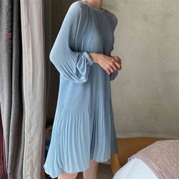 LANMREM Korean Summer Fashion Women Clothes Vacation Dresses Lantern Sleeves Pullover Loose Chiffon Dress Pleated WG686 210729