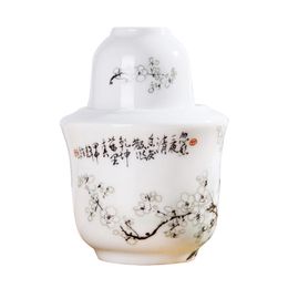 -Sertie de fleurs de prunes blanches sertie d'un pot chaud avec un pot en japonais de vin de fruits japonais Boissons à l'encre noire Peinture en porcelaine Serving Carafe Saki Cup