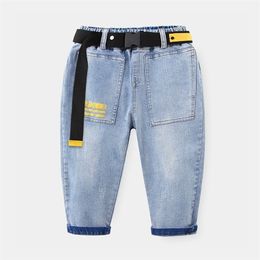 Baby Letter Jeans Spring Children's Clothing Kids Big Pocket Demi Pants With Belt Teens Casual Loose Trousers For Boys 210701