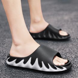 Black Slippers Breathable and lightweight Lady Gentlemen Flip Flops Mens Womens Sandy beach shoes Shower Room Indoor Scuffs