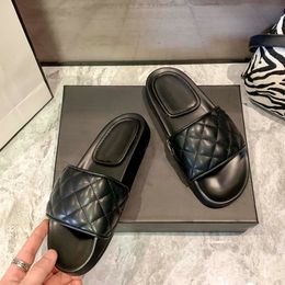 2021 luxus Marke Designer Frauen Plattform Hausschuhe Nicht-slip Outdoor Stiefel Weiche Sandalen Strand Slides Mädchen Leder Casual Damen schuhe