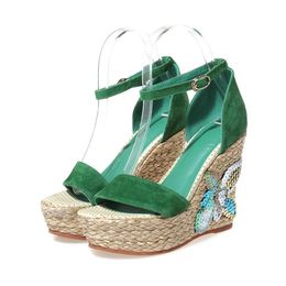 Женская мода Open Toe замшевая кожаная кожа с блестками бабочки дизайн клин сандалии зеленый черный соломенные подошвы с высокой платформой