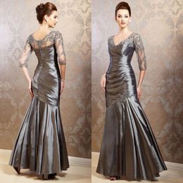 Plus Size Mother of the Bride Dresses Illusion Half Sleeve Appliqued Pleats Mermaid Mothers Dress For Weddings Formal Prom gown