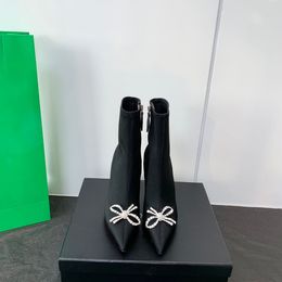 designer Autumn and winter boots Water drill bow decorates ladies' high heels shoes, leisure, simple style, high-end atmosphere.