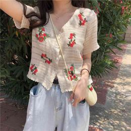 Tops & Tees Sexy V Neck Short Sleeve Embroidered Floral Knitted Women Clothing Fashion Sweet Crop Slim Retro T-Shirts 210429