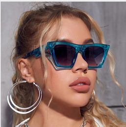 Fashion Plastic Cat Eye Sunglasses Women Brand Designer Classic Vintage Sunglass Retro Classic Gradient Sun Glasses UV400 Oculos