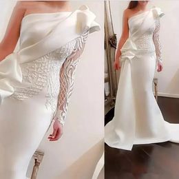 Elegant One Shoulder Mermaid Evening Dresses 2022 White Long Sleeves evening Gowns Satin Ruched Ruffles Applique Formal Party dress Prom