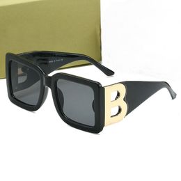 2024 mode Sonnenbrillen Frauen Vintage Luxus Marke Designer B Motiv Quadratischen Rahmen Sonnenbrille Für weibliche UV400 Brillen Shades