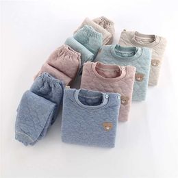 Kid Pajamas Ustaw chłopcy dziewczęta bawełna-wyściełana pjs top i spodnie Unisex 3 warstwy, aby utrzymać grube ciepłe ubrania maluch odzież 211026