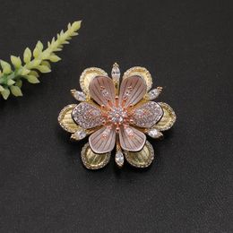 Pins, Brooches Lanyika Fashion Jewellery Luxury Distinctive Designed Flower Brooch Pin For Engagement Wedding Micro Paved Gifts
