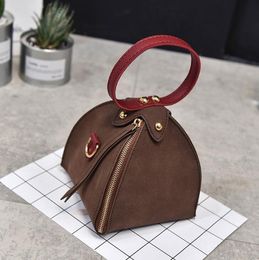 2021 Zipper mini portable triangle bag party party small dumpling bag matte leather Personalised sister wallet Retro Colour purse