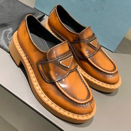Novos sapatos de designer para mulheres Horsefer loafer baixo couro legumes de couro sola mocassins com rosebud impressão preta plataforma tamanho35-40