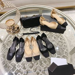 2021 Sandali da donna di design di lusso in pelle di vitello di cristallo Scarpe casual alla moda con piattaforma trapuntata classica taglia 35-41