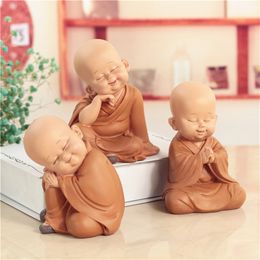 little monk sculpture Chinese style resin hand-carved Buddha statue home decoration accessories gift statue small Buddha statue 210318