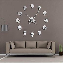 Different Skull Heads DIY Horror Wall Art Giant Wall Clock Big Needle Frameless Zombie Heads Large Wall Watch Halloween Decor 210325
