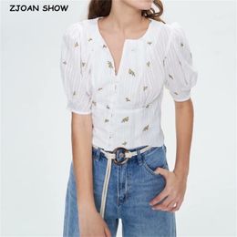 Summer Slit O neck Embroidery Flower White Wrinkly Cotton Shirt Buttons Retro Pullover Women Blouse Short Puff Sleeve Tops 210429