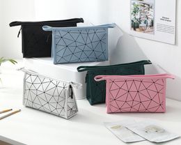 The latest 26.5X9.5CM lattice makeup storage bag, multi-functional and large-capacity, a variety of styles to choose from, support Customised logo