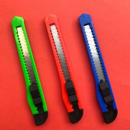 Factory direct small plastic wallpaper art knife wallpaper knife film knife paper cutter scraper