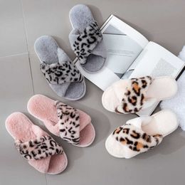 2021 New Home Leopard Print Cross Fur Slippers Plush Floor Cotton Sandalias Faux Fur Women Sandales Flats Female Furry Sandales Y0902