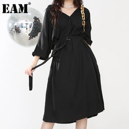 [EAM] Women Elegant Irregular Big Size Belt Black Dress V-Neck Short Sleeve Loose Fit Fashion Spring Summer 1DD516601 21512