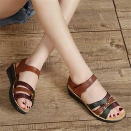 2021 Summer New Style Mom Sandals Middle-aged Women's Comfortable Anti-slip Soft-Sole Shoes Old Man Sandals Sandalias Mujer X0728