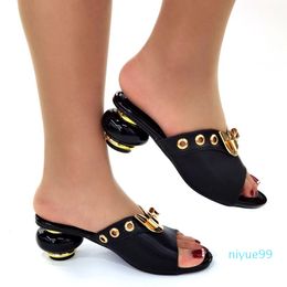 Dress Shoes Green Color Ladies Sexy Low Heels Women Pumps High Quality Slip On Summer Slipper Decorated With Rhinestone