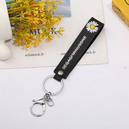 Car Keychain Small Daisy Keychain Metal Key Ring Key Chain Creative Key Holder Keyring Auto Accessories