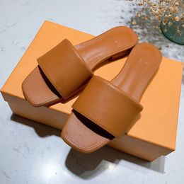 Paris Designer Brand Old Flowers Slipper Women Embossed Leather Flat Sliders Cowskin Clover Sandals Low Heel Slippers Luxurys Designers Shoes Top Quality