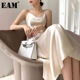 [EAM] Women Beige Satin Long Elegant Sling Dress V-Neck Sleeveless Loose Fit Fashion Spring Summer 1DD5913 21512