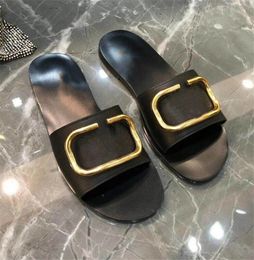 Nuovi sandali casual da donna Pantofole da spiaggia in pelle di alta qualità Donna Scarpe in gelatina trasparente Infradito con fibbia in metallo Sandalo CS17457