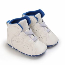 Scarpe casual per neonate Nuovo arrivo Primi camminatori Scarpe da ginnastica per neonati Pelle per neonati Scarpe da basket per bambini Stivali per bambini Pantofole per bambini Mocassini caldi con lacci