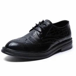 Mens Handmade PU Black Classic Plaid Hollow Lace Dress Brogue Shoes Retro Classic Fashion All-match Business Casual 5KE016