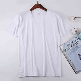 2021 New Solid Color T Shirt Mens Fashion Polyester V-neck T-shirts Summer Short sleeve Tee Boy Skate Tshirt Tops Plus Size G220223