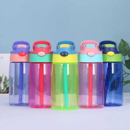 -Kinder Kunststoff Wasserflasche 500ml Tragbarer Stroh Baby Tasse Kreative Wasser Fütterung Learner Cup verschüttete Flaschen Flaschen