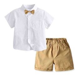 Boys' bow tie short sleeve gentleman suit 2022 new children's shirt strap shorts two-piece set of fashionable banquet host dress G220310