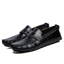 Italian Men Casual Shoes Genuine Leather Men Loafers Moccasins Black Slip on Mens Flats Breathable Male Driving Shoes Plus Size