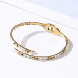 Charming Spring Clasp Bangles Cz Rhinestone Animal Shape Stainless Steel Bracelets for Women Lady Jewellery Gift Q0719