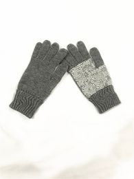 knit autumn solid color gloves European and American designers for men womens touch screen glove winter fashion mobile smartphone five finger mittens 688